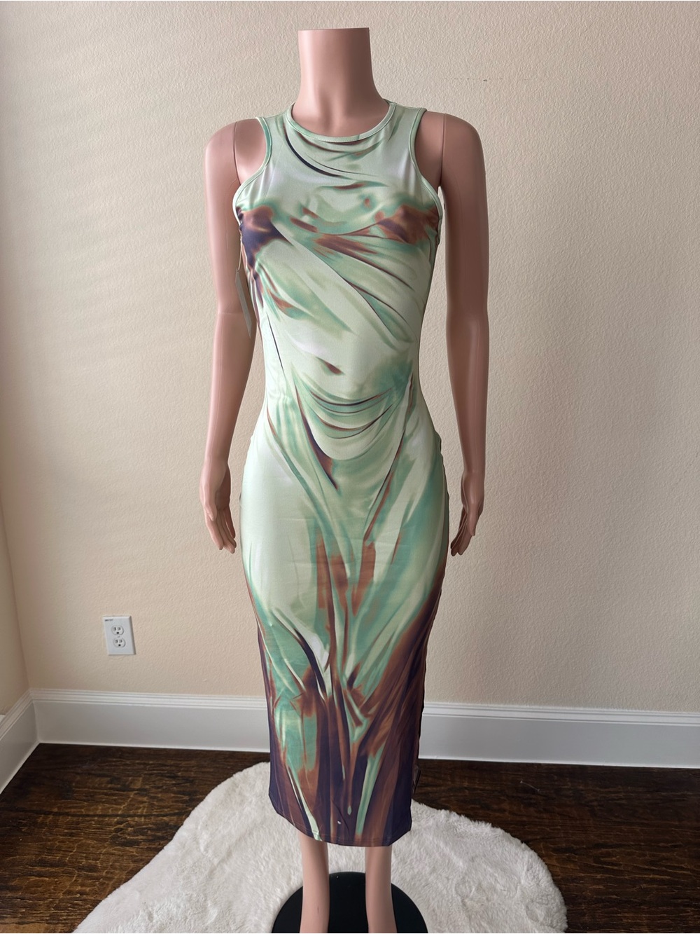 Brand New! | Women’s Green silhouette Chic Midi Dress | Size Medium